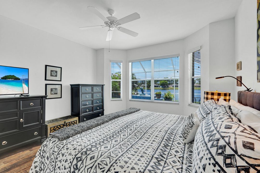 484 Crossfield Cir, Naples, FL 34104