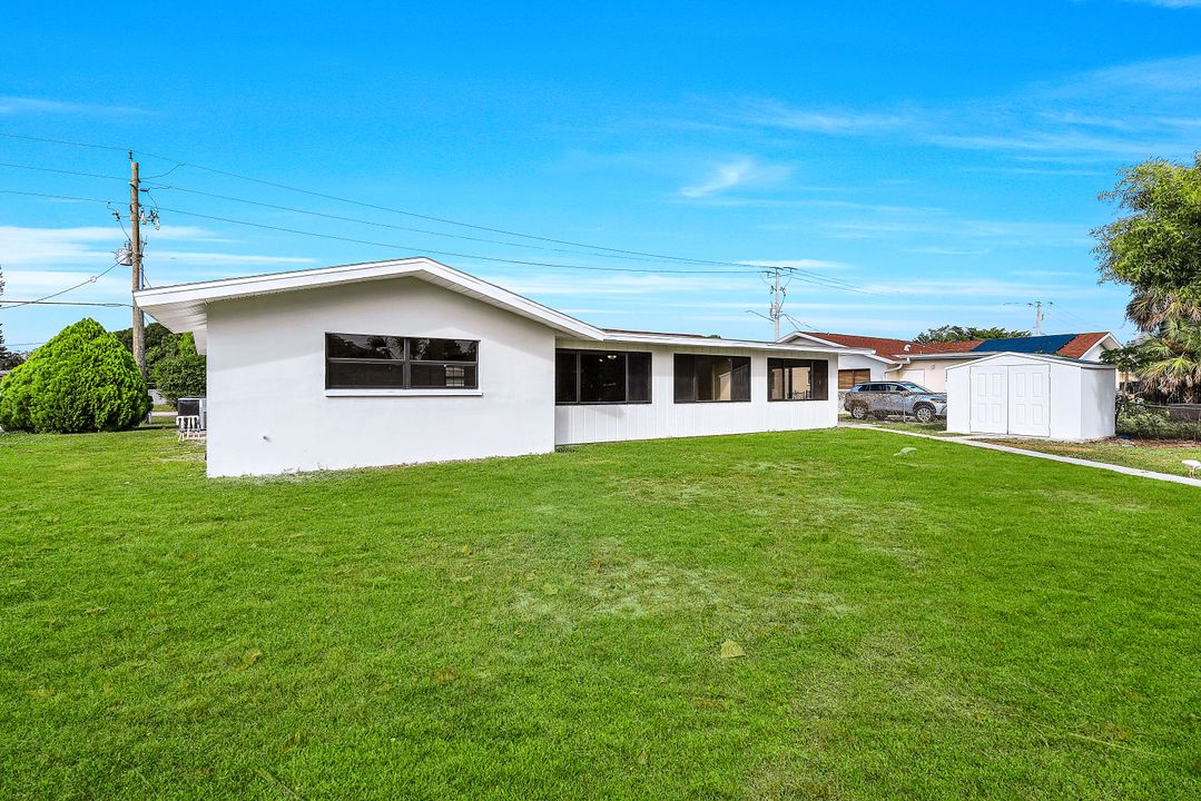 2270 42nd St SW, Naples, FL 34116