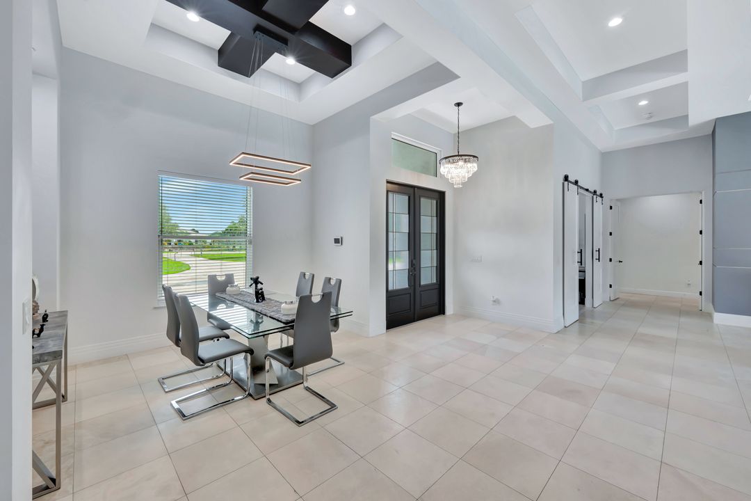 140 37th Ave NW, Naples, FL 34120