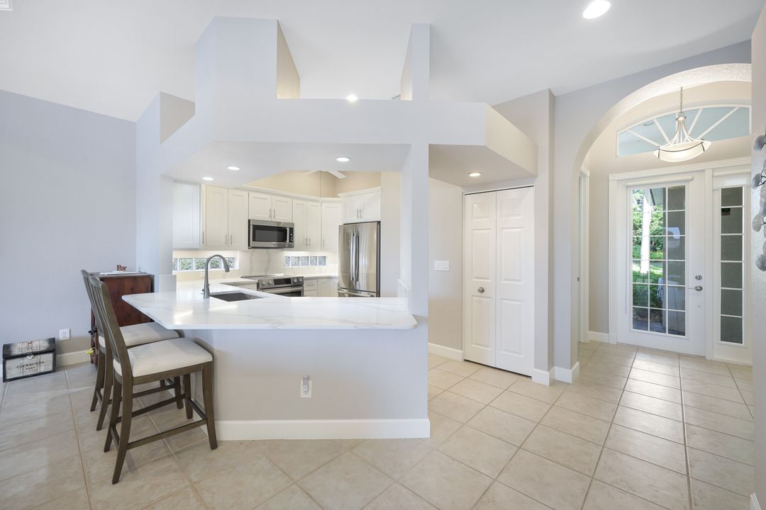 463 Tullamore Ln, Naples, FL 34110