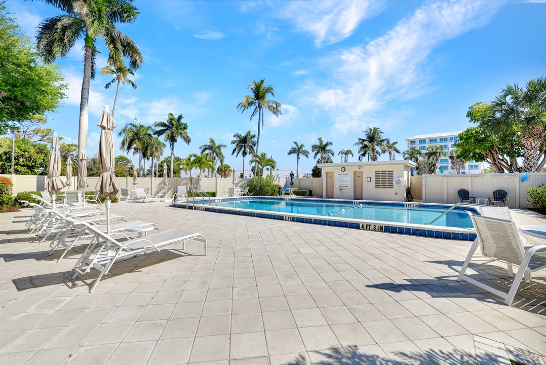 1100 Gulf Shore Blvd N #103, Naples, FL 34102