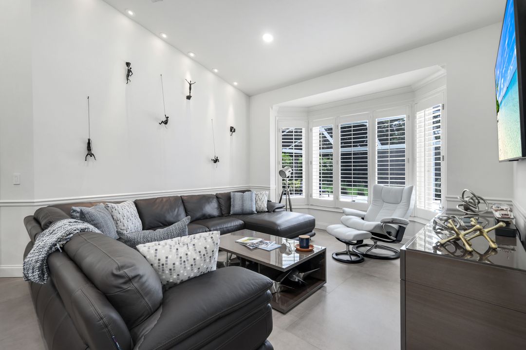 9245 The Ln, Naples, FL 34109