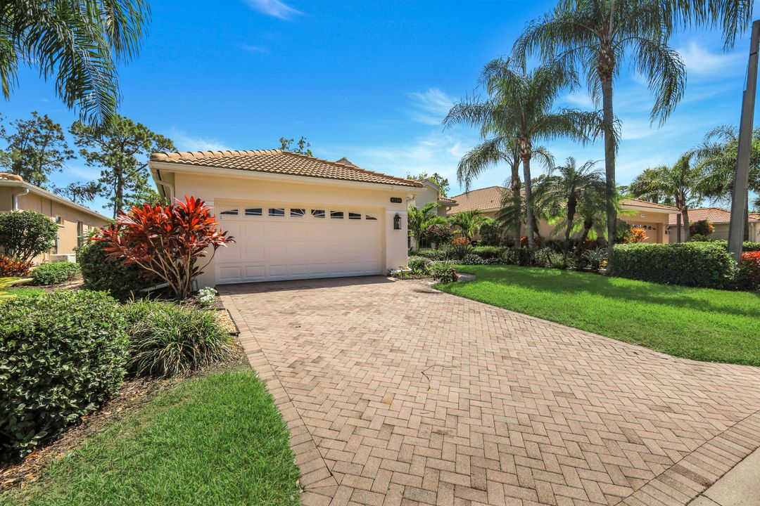 8586 Gleneagle Way, Naples, FL 34120