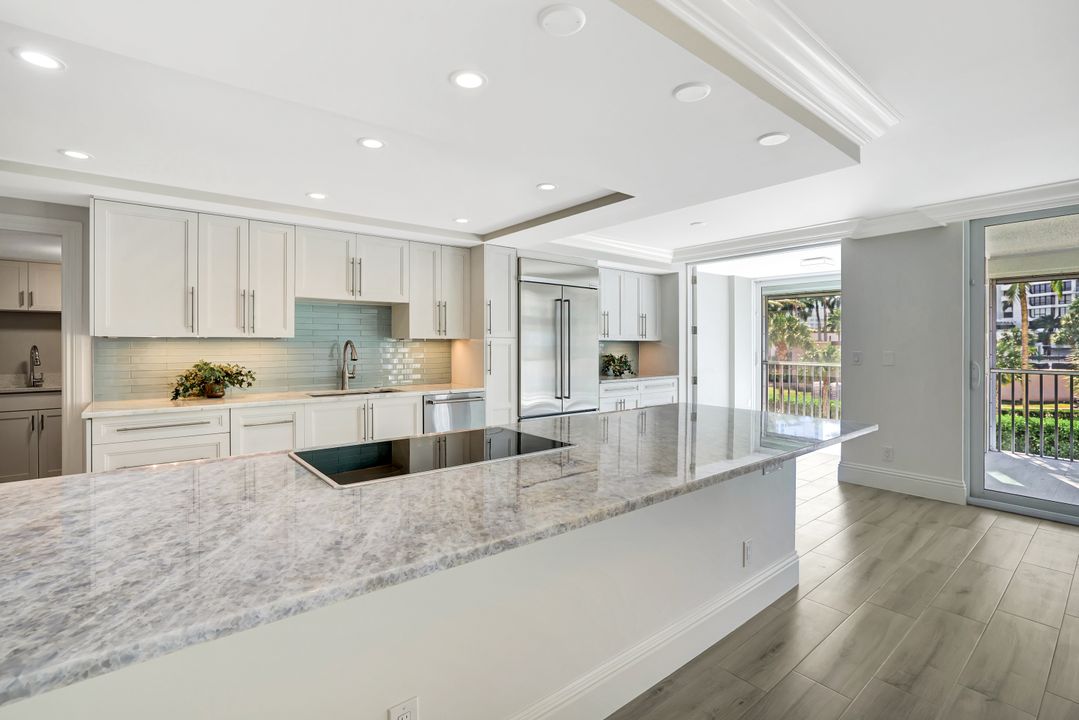 4401 Gulf Shore Blvd N #205, Naples, FL 34103