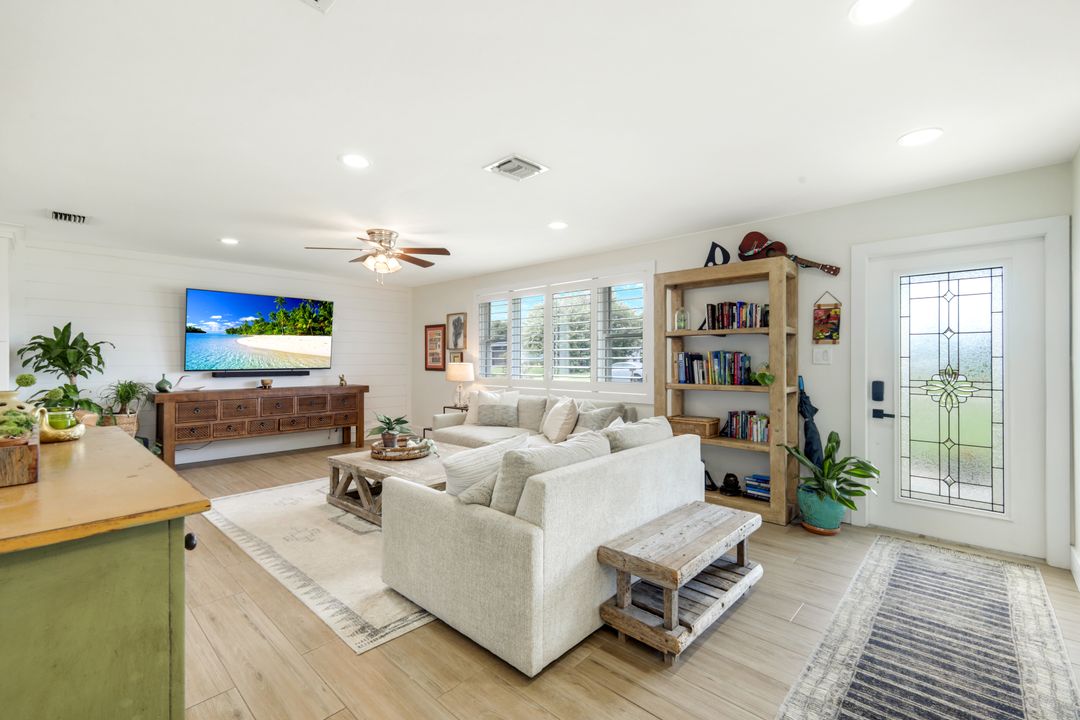 20621 Pine Tree Ln, Estero, FL 33928