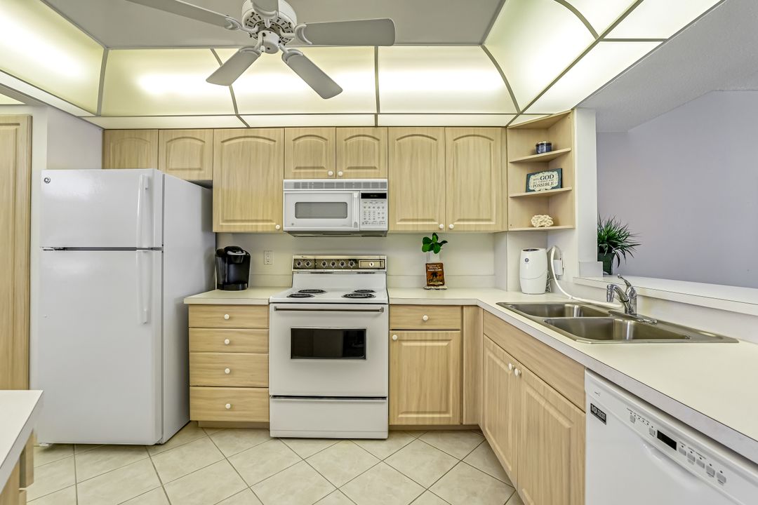 260 Seaview Ct #905, Marco Island, FL 34145