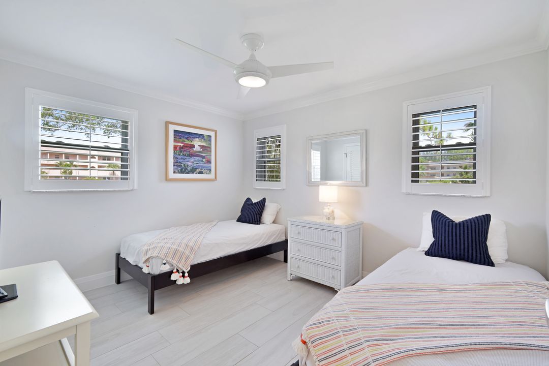 300 Forest Lakes Blvd #112, Naples, FL 34105