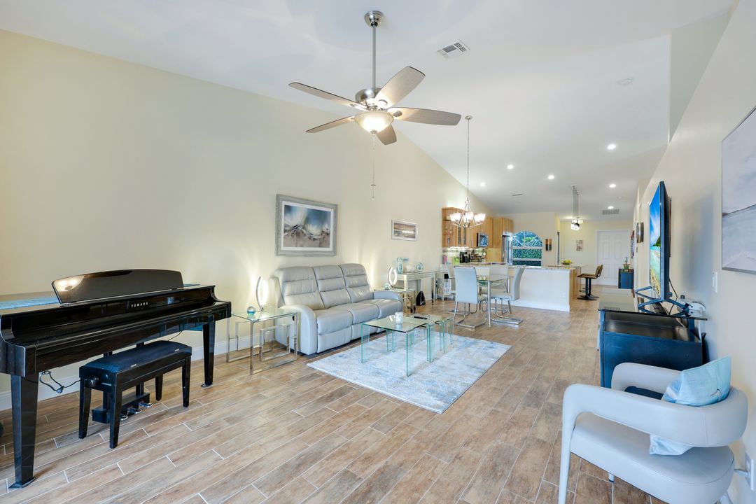 2266 Stacil Cir, Naples, FL 34109