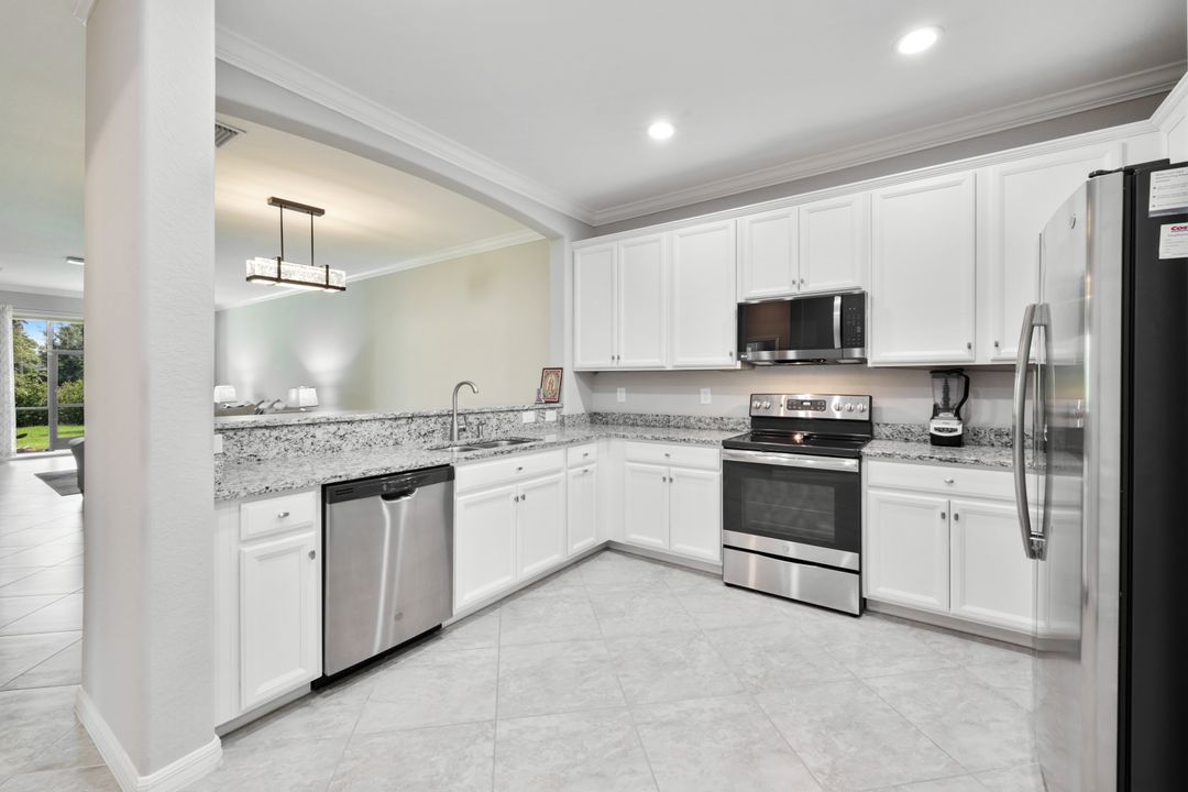 2028 Wellington St, Naples, FL 34120
