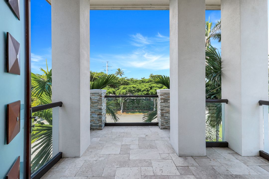 875 Wedge Dr, Naples, FL 34103
