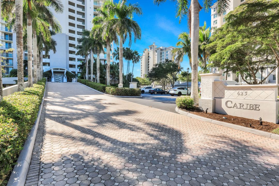 425 Cove Tower Dr #403, Naples, FL 34110