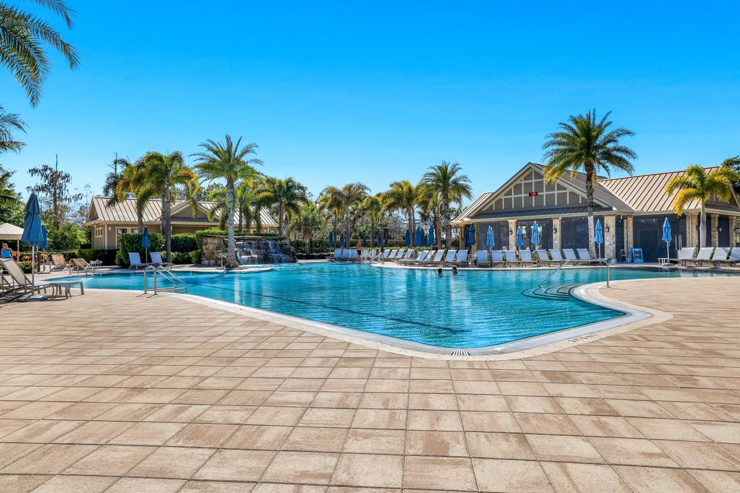 7121 Live Oak Dr, Naples, FL 34114