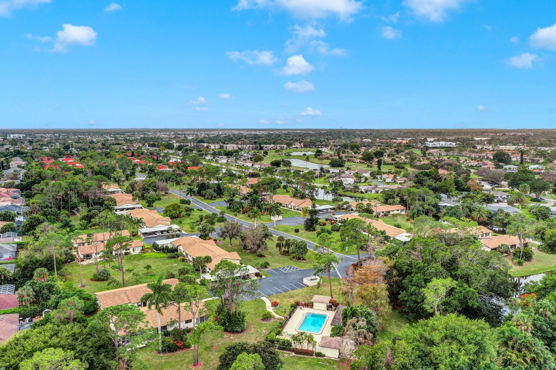 1004 Pine Isle Ln, Naples, FL 34112