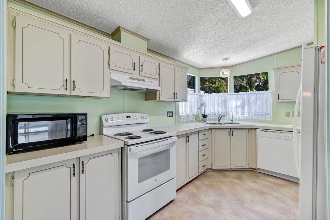 19682 Eagle Trace Ct, North Fort Myers, FL 33903