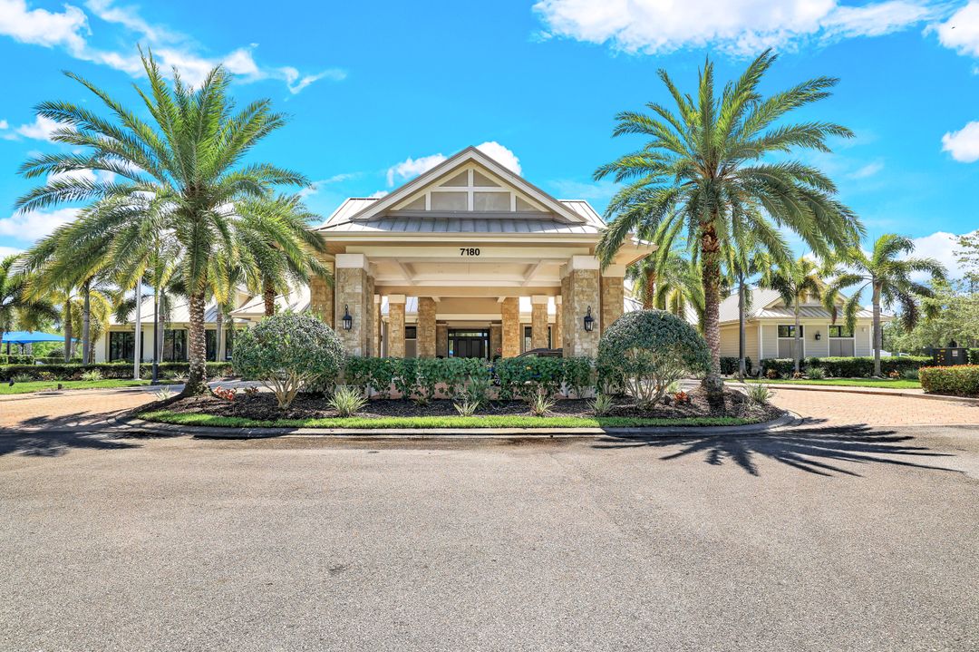 7113 Live Oak Dr, Naples, FL 34114