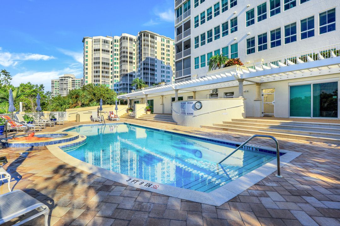295 Grande Way #801, Naples, FL 34110