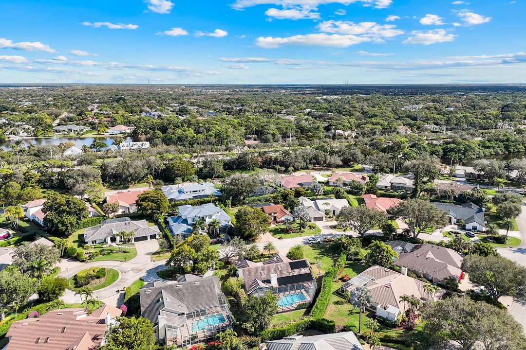 806 Knoll Wood Ct, Naples, FL 34108