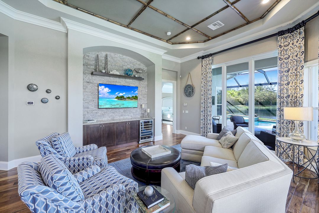 3086 Aviamar Cir, Naples, FL 34114