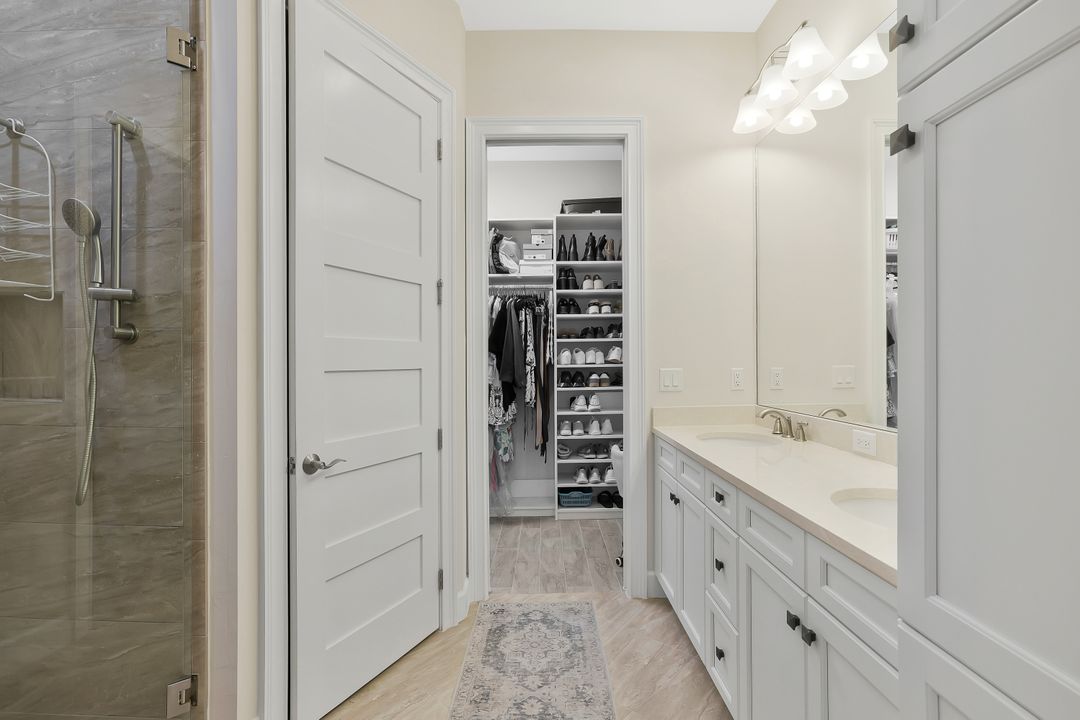 5665 Highbourne Dr, Naples, FL 34113