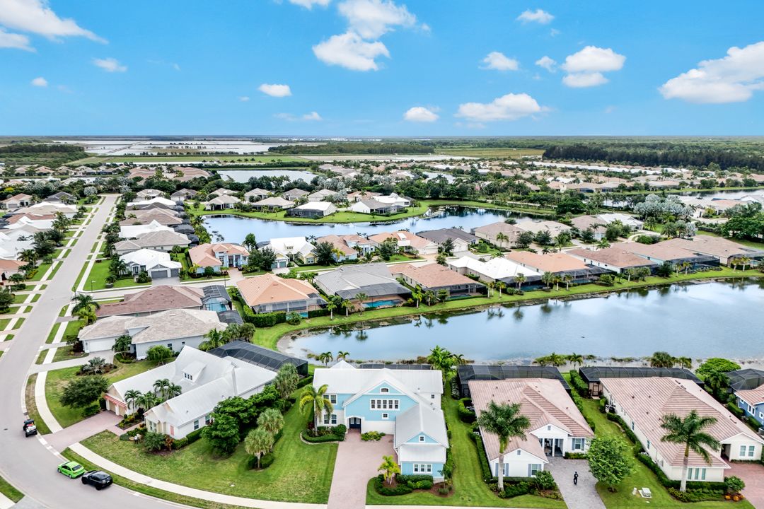 14832 Dockside Ln, Naples, FL 34114
