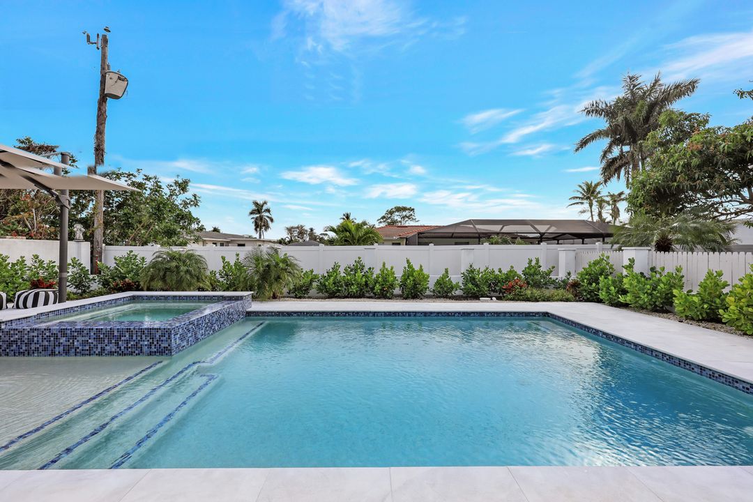 738 101st Ave N, Naples, FL 34108