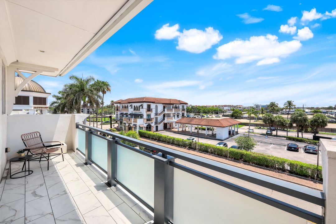 875 6th Ave S #303, Naples, FL 34102