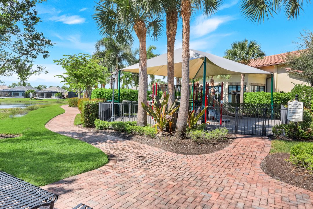 9445 Glenforest Dr, Naples, FL 34120