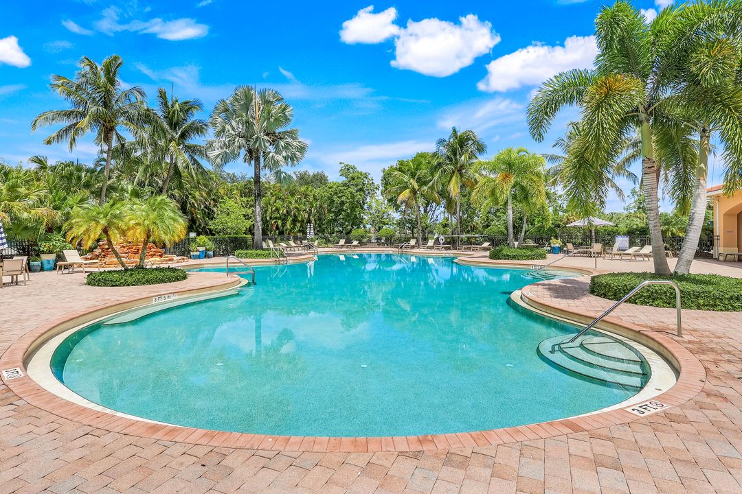 11809 Drake Ln, Naples, FL 34120