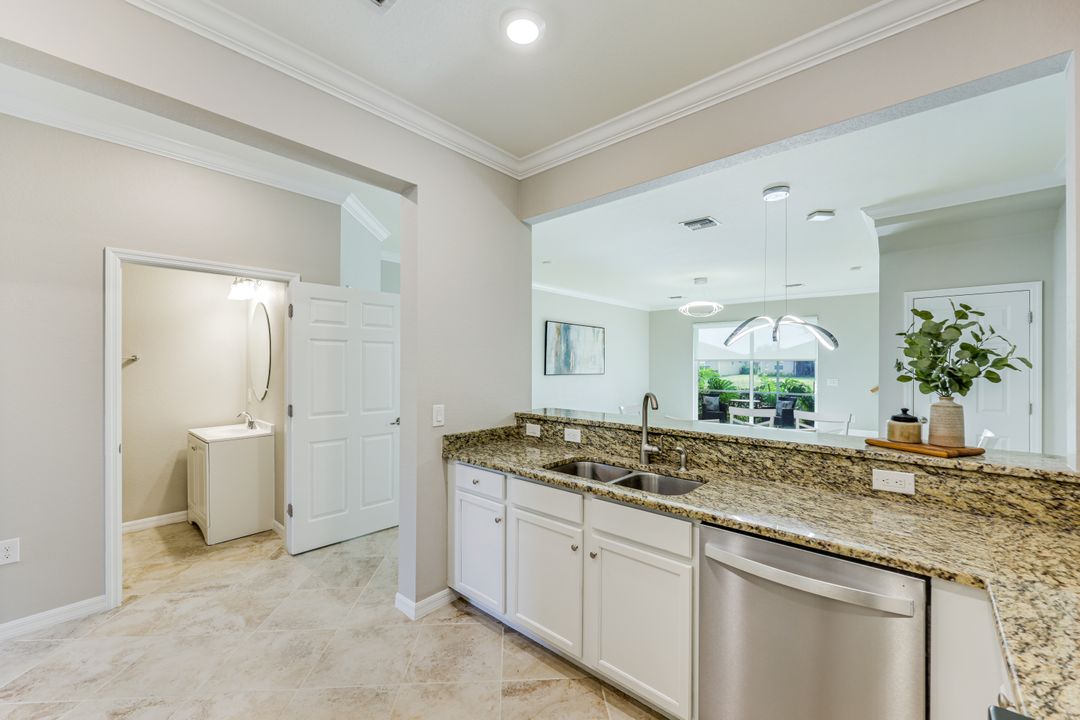 2736 Blossom Wy, Naples, FL 34120