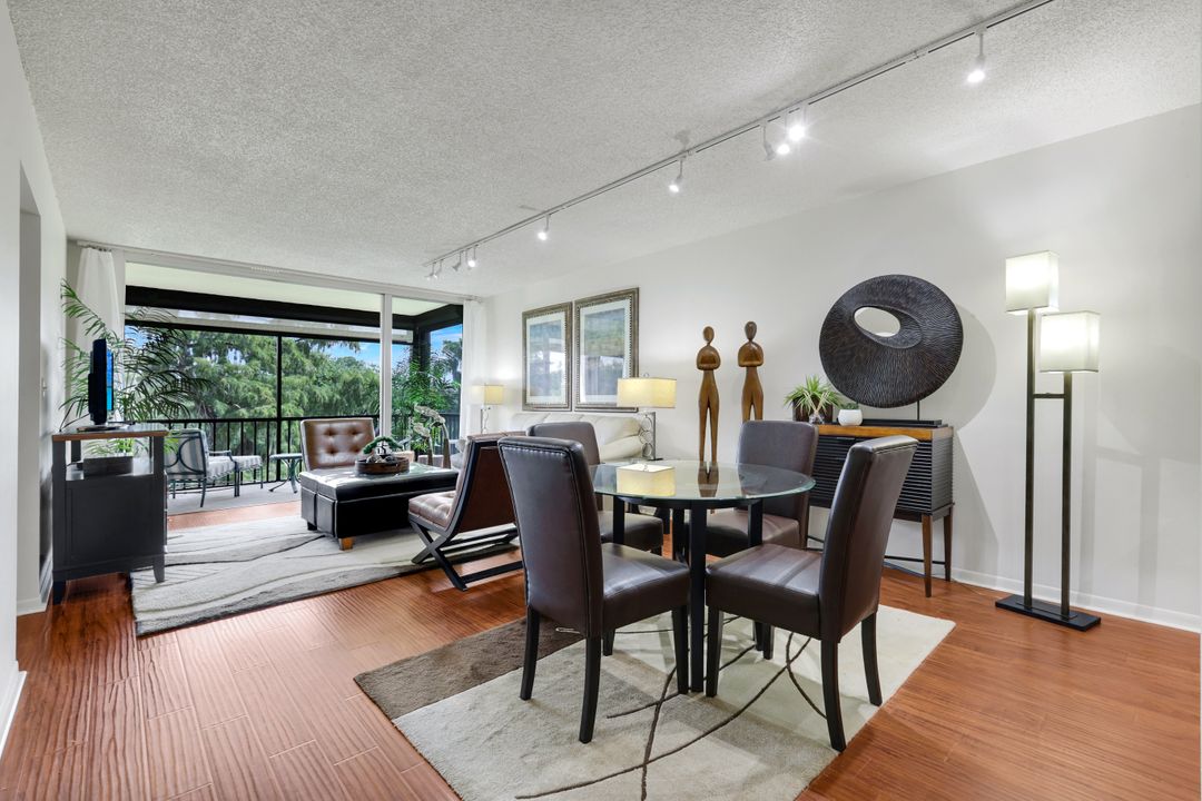 1084 Forest Lake Dr #304, Naples, FL 34105