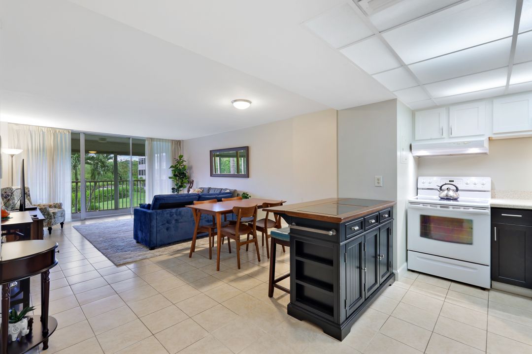 3 Bluebill Ave #206, Naples, FL 34108