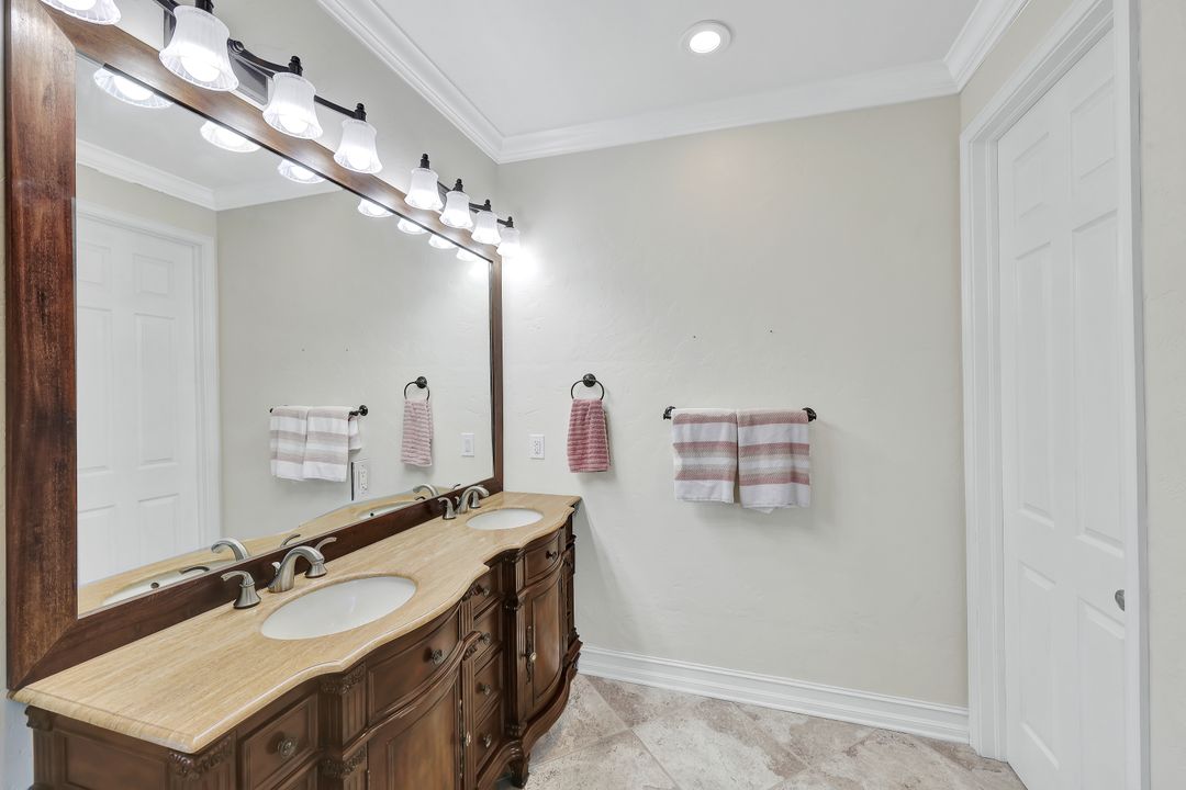 2631 Riverview Dr, Naples, FL 34112