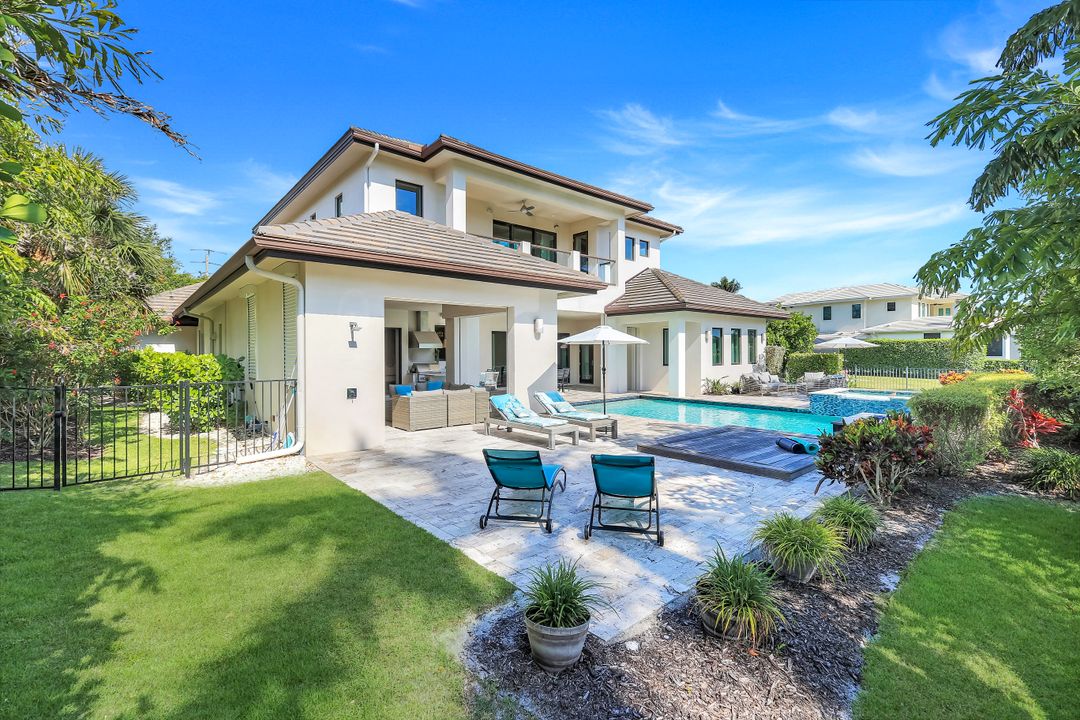 875 Wedge Dr, Naples, FL 34103