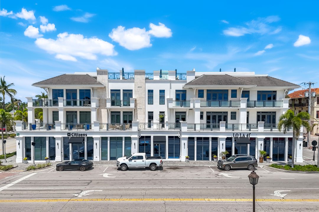 875 6th Ave S #303, Naples, FL 34102