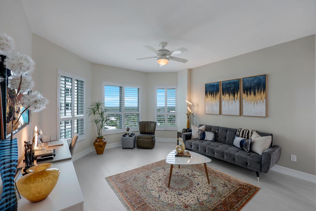 295 Grande Way #801, Naples, FL 34110