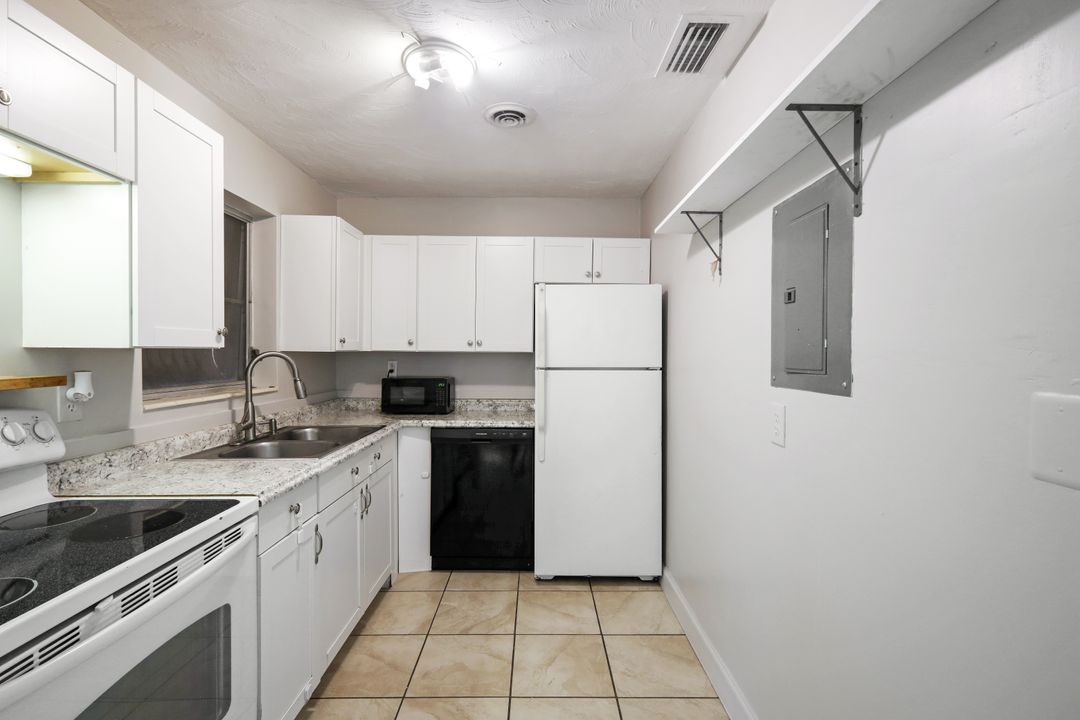 2968 Sunset Rd, Fort Myers, FL 33901