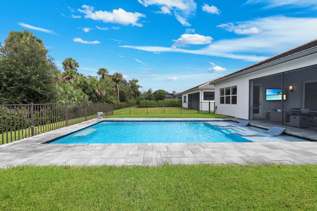 11855 Gardenia Ave, Naples, FL 34120