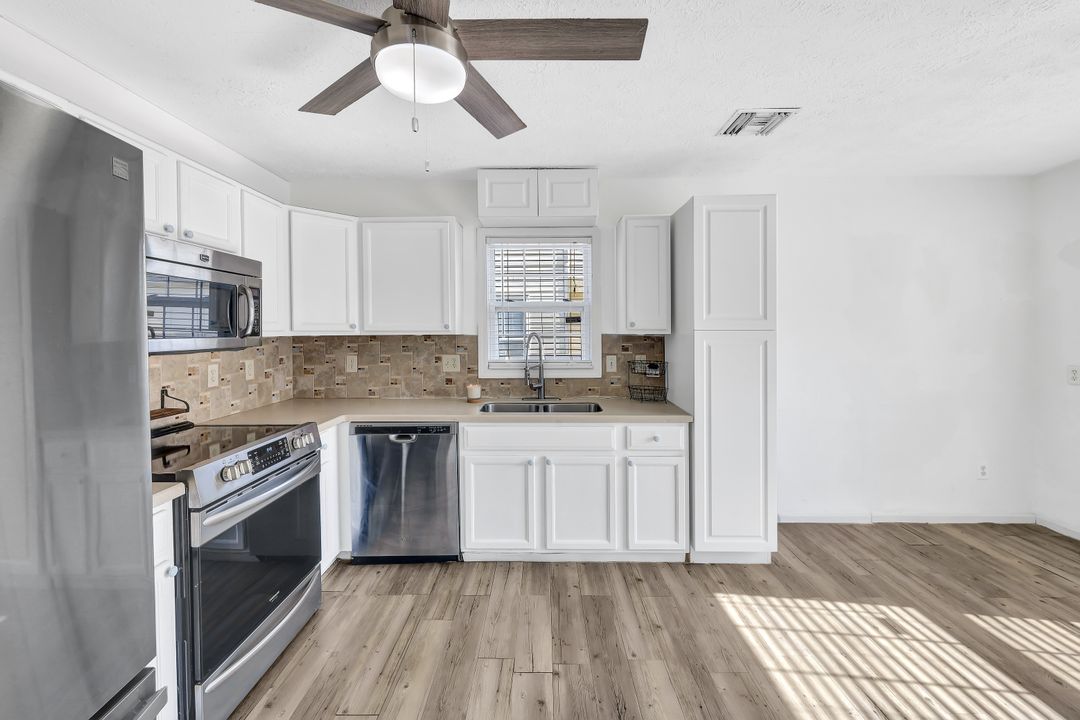 279 Leawood Cir, Naples, FL 34104