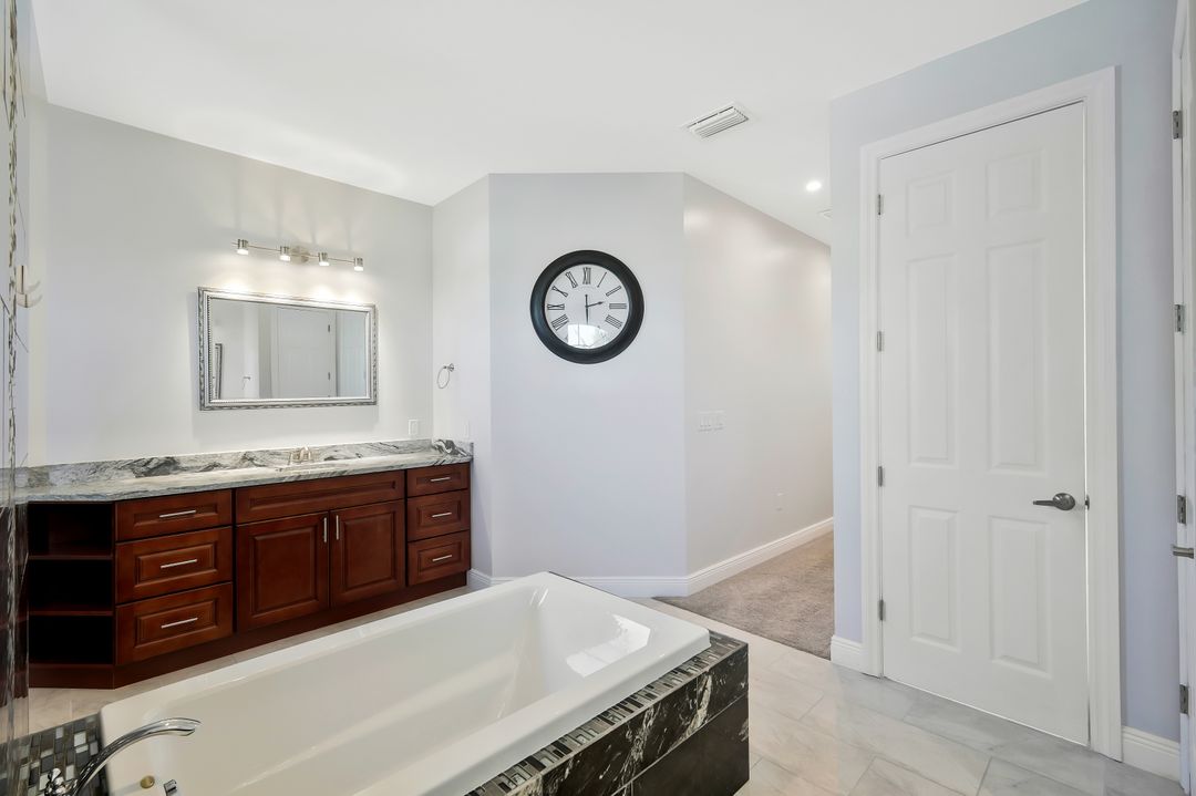 4909 Seville Ct, Cape Coral, FL 33904