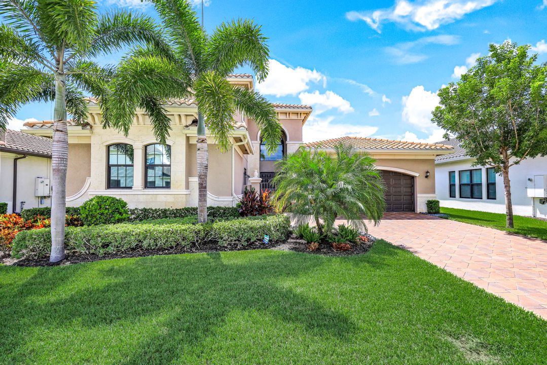 4679 Azalea Dr, Naples, FL 34119