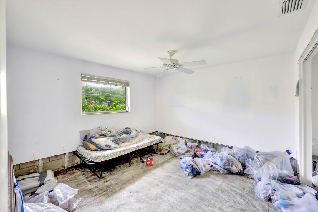 529 Neapolitan Way, Naples, FL 34103