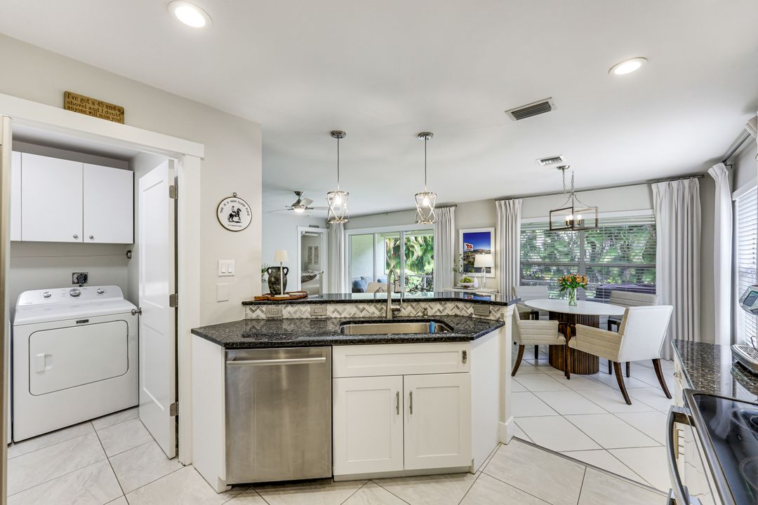 156 Stanhope Cir, Naples, FL 34104