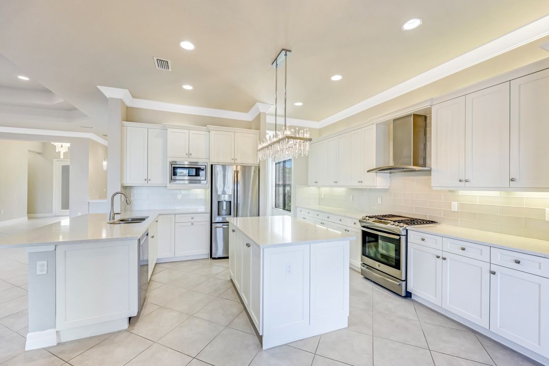 4426 Caldera Cir, Naples, FL 34119