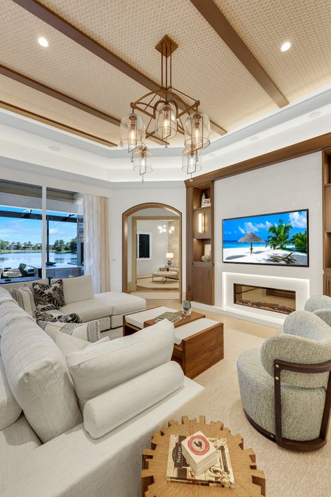 8871 Shenendoah Cir, Naples, FL 34113