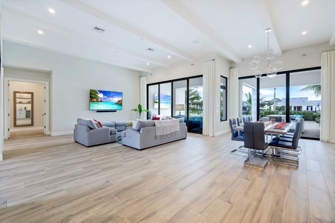 16724 Enclave Cir, Naples, FL 34110