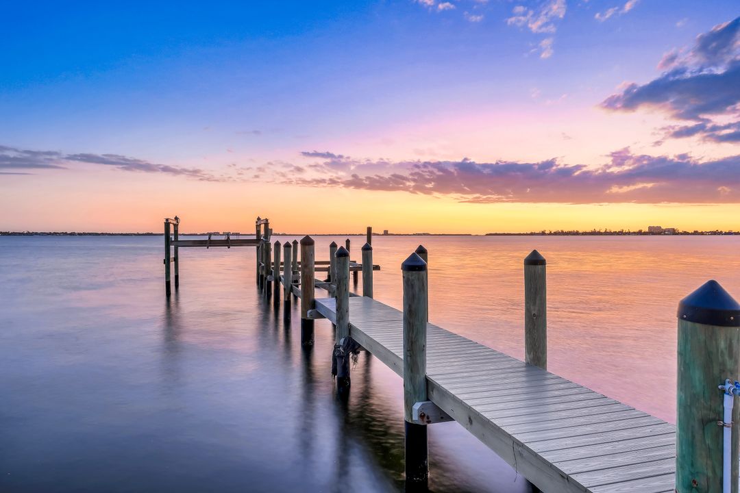 1028 Dolphin Dr, Cape Coral, FL 33904