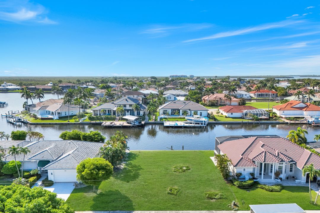 1889 Woodbine Ct, Marco Island, FL 34145