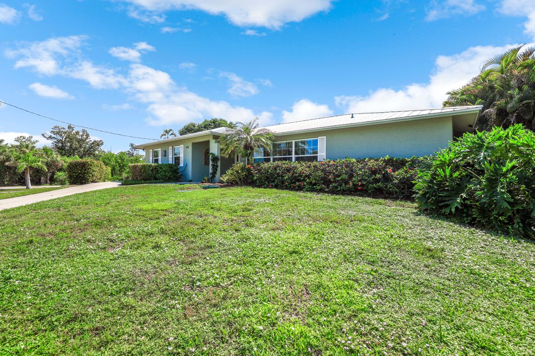 401 Panay Ave, Naples, FL 34113