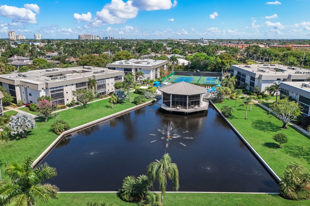 788 Park Shore Dr #E20, Naples, FL 34103