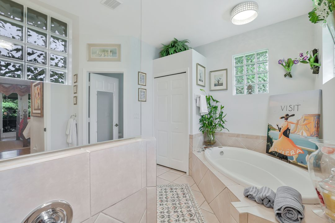 186 Muirfield Cir, Naples, FL 34113